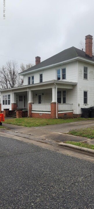 313 Culpepper St in Elizabeth City, NC - Foto de edificio