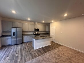 6025 Crosswinds Dr in Chesterfield, VA - Building Photo - Building Photo