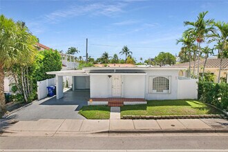 2716 N Ocean Blvd in Fort Lauderdale, FL - Building Photo - Building Photo