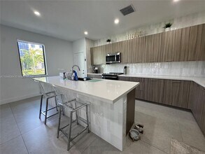 4516 NW 83rd Ave in Doral, FL - Building Photo - Building Photo