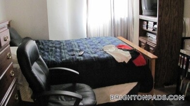 17 Cummings Rd, Unit B in Boston, MA - Foto de edificio - Building Photo