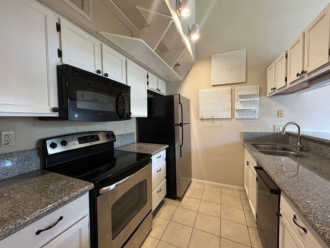 8055 Cambridge St in Houston, TX - Building Photo - Building Photo