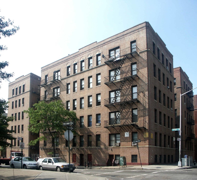 60 W 190th St in Bronx, NY - Building Photo