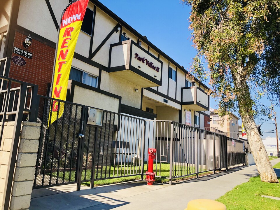 PARK VILLAS II 55+ APARTMENTS in South Gate, CA - Foto de edificio