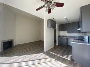 1220 N Las Palmas Ave, Unit 106 in Los Angeles, CA - Foto de edificio - Building Photo