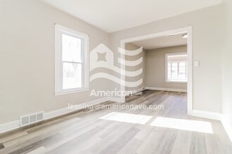 337 George St in Trenton, MI - Building Photo - Building Photo