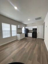 220 N Pinto St in San Antonio, TX - Building Photo - Building Photo