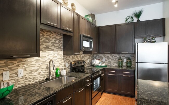 9198 Richmond Ave. in Houston, TX - Building Photo - Building Photo
