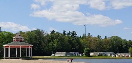 412 Deerfield Ln in Columbus, MI - Foto de edificio - Building Photo