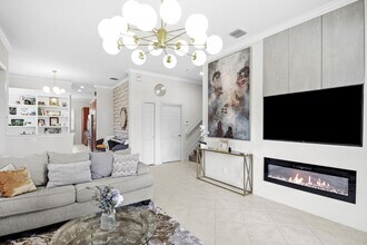4496 Hickory Dr in Palm Beach Gardens, FL - Foto de edificio - Building Photo