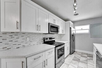 5261 NW 11th St in Lauderhill, FL - Building Photo - Building Photo
