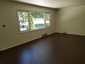 3030 Green Acres Dr in Youngstown, OH - Building Photo - Building Photo