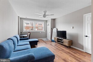 331 Ripka St in Philadelphia, PA - Building Photo