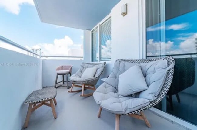 1658 Bay Rd, Unit 706 in Miami Beach, FL - Building Photo - Building Photo