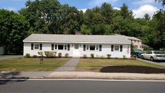33A Bridge St, Unit A in Salem, NH - Building Photo