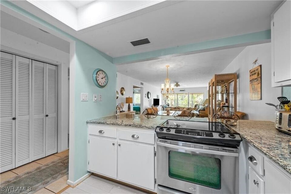 6725 Winkler Rd in Ft. Myers, FL - Building Photo