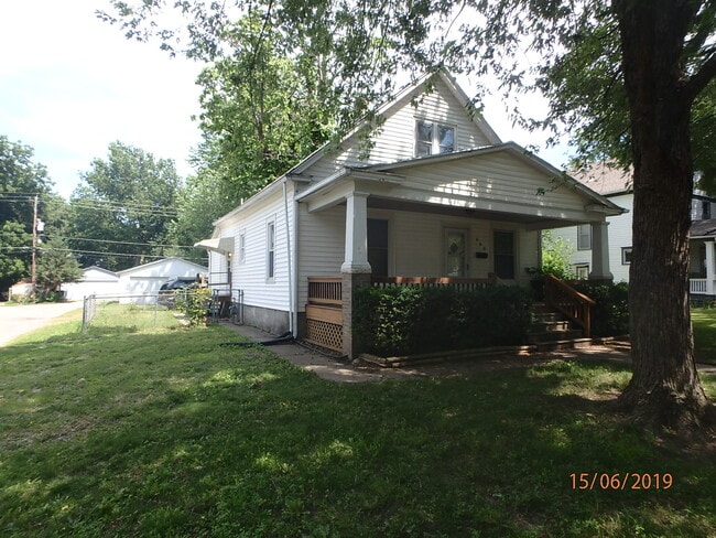 property at 400 SW Lindenwood Ave