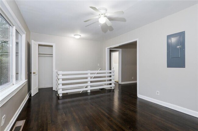 1123 Graymont Dr SW in Atlanta, GA - Building Photo - Building Photo