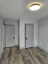 320 W Main St, Unit #1 in Norristown, PA - Foto de edificio - Building Photo