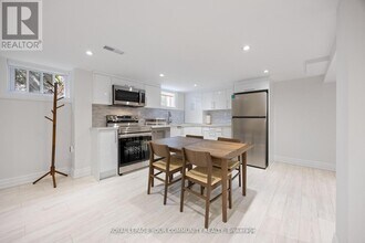 71 Centre Ave in Toronto, ON - Building Photo - Building Photo