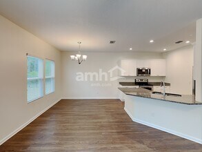 212 W Jayce Way in St. Augustine, FL - Foto de edificio - Building Photo