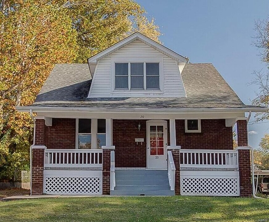 20 S 10th St in Belleville, IL - Foto de edificio