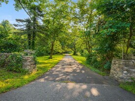 3392 Huntington Rd in Stratford, CT - Building Photo