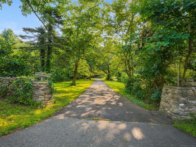 property at 3392 Huntington Rd
