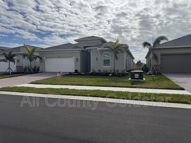 15960 Crofton Spgs Wy in Port Charlotte, FL - Building Photo