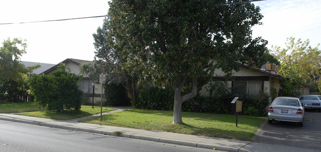 2301-2309 N Winton Way in Atwater, CA - Building Photo - Building Photo