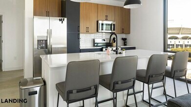 1007 S Mint St, Unit 909 in Charlotte, NC - Building Photo - Building Photo