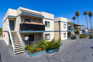 Harbor Village Apartments in Anaheim, CA - Building Photo