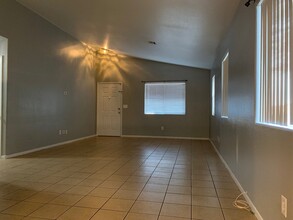 3733 Round Robin St in North Las Vegas, NV - Building Photo - Building Photo