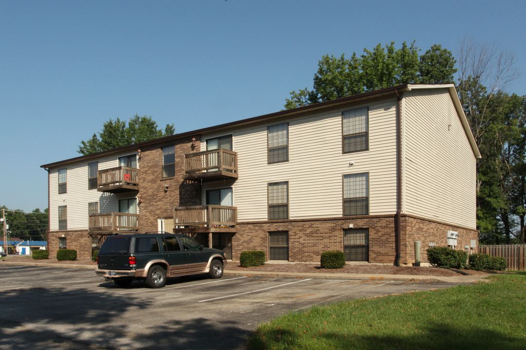 Lone Star Apartments in New Albany, IN - Building Photo