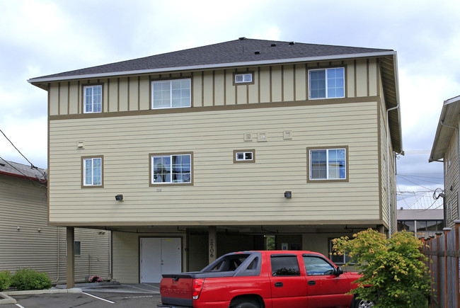 2706 Everett Ave in Everett, WA - Foto de edificio - Building Photo