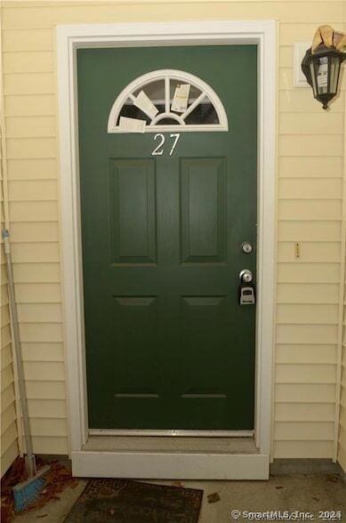 527 W Thames St, Unit 1 in Norwich, CT - Building Photo - Building Photo