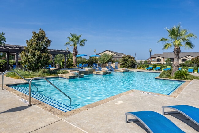 Paladin in Longview, TX - Building Photo - Building Photo