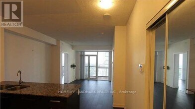 5168 Yonge St in Toronto, ON - Building Photo - Building Photo