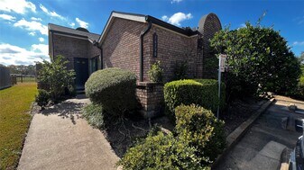 16130 Seahorse Dr in Houston, TX - Building Photo