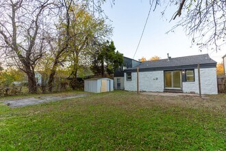 5924 NW 42nd St in Warr Acres, OK - Building Photo - Building Photo