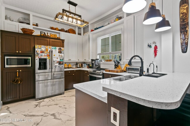 property at 1708 N Laura St