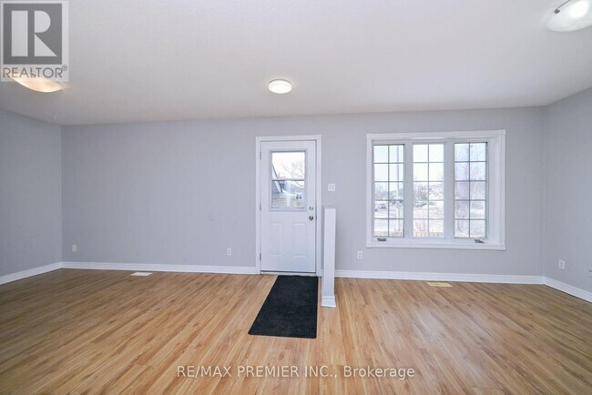 1 Violet St in Barrie, ON - Building Photo - Building Photo