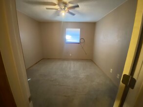 718 N Bullitt St, Unit Apt 8 in Holdenville, OK - Building Photo - Building Photo