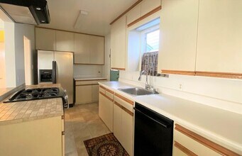 828 Avalon Ct in San Diego, CA - Building Photo - Building Photo
