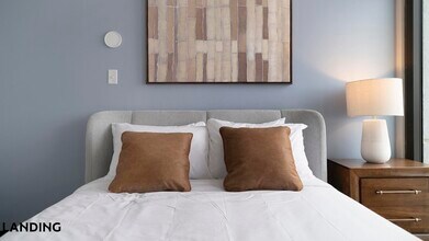 1922 W Ogden Ave, Unit 1114 in Chicago, IL - Building Photo - Building Photo