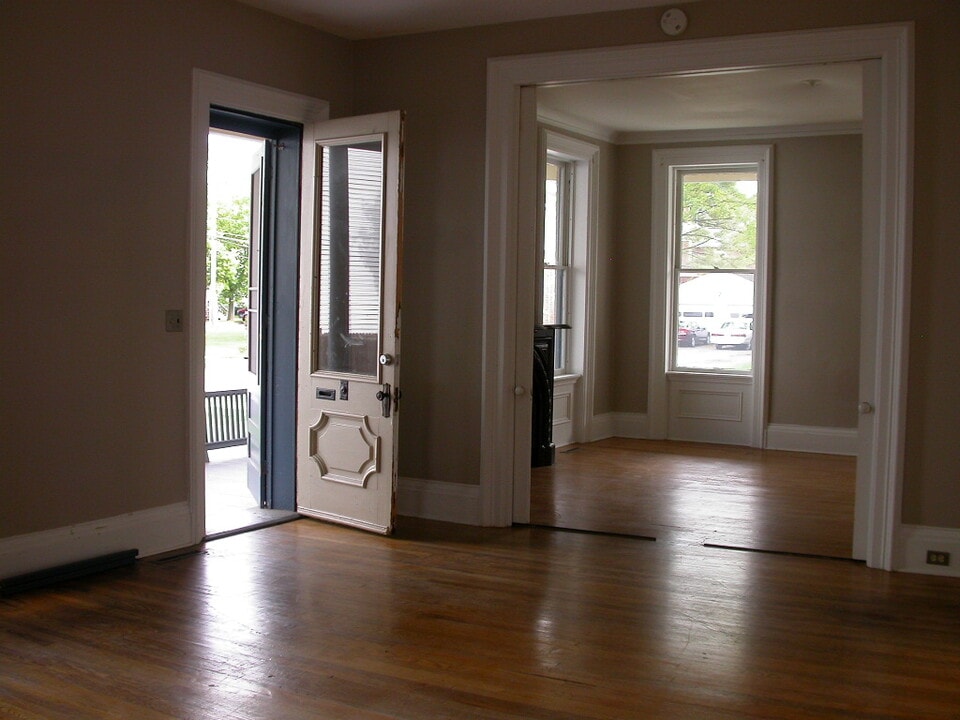 110 Stone St, Unit number 1 in Oneida, NY - Foto de edificio