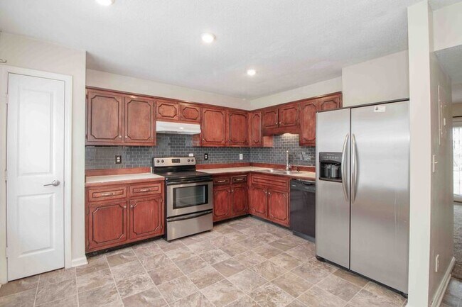 2002 Tynewood Dr in Clarksville, TN - Building Photo - Building Photo