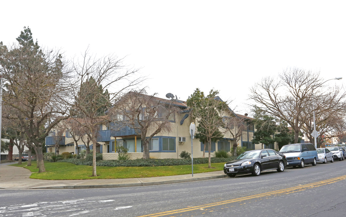 Gramercy Park Condominium in Santa Clara, CA - Building Photo