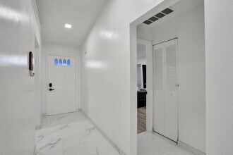 5434 SW 25th Ave in Fort Lauderdale, FL - Building Photo - Building Photo