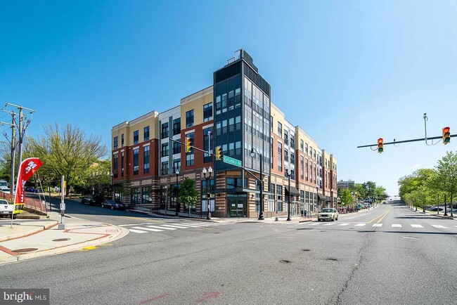 property at 989 S Buchanan St